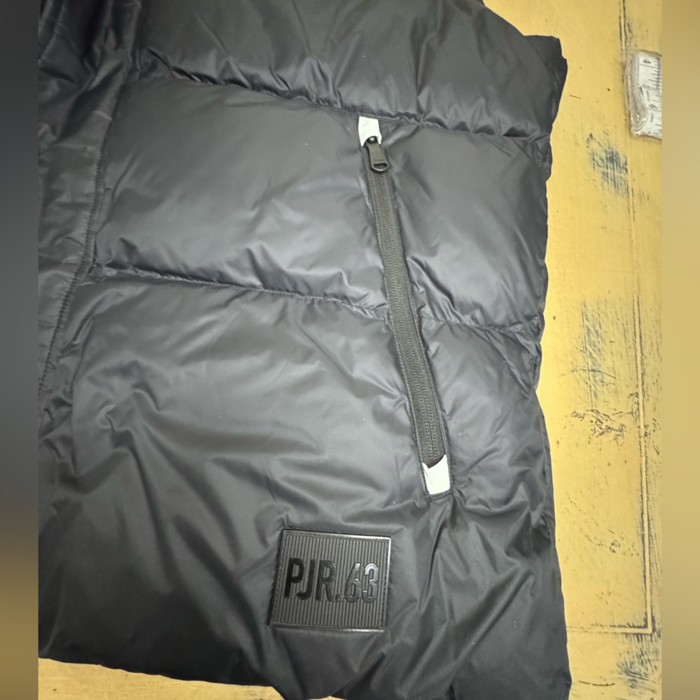 Pajar Men's Puffer Vest - Picture 5 of 11